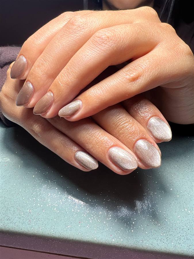 Kapping gel color champagne con brillo